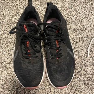 Nike Women's Air Max Bella TR 3 Cross Training Shoe, CJ0842 007, Black/Crimson